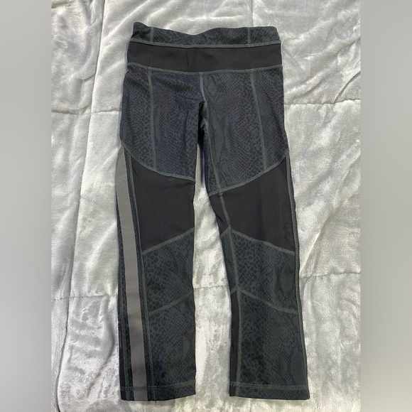 Lululemon leggings - like new! - Picture 3 of 5